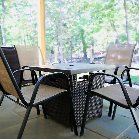 Peaceful Modern Chalet In Ellijay Buitenkant foto